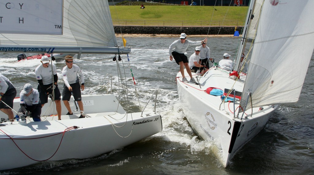 Mirsky (L) and Swinton go round and round © Sail-World.com /AUS http://www.sail-world.com